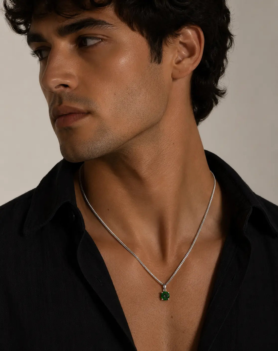 Round Emerald Green Necklace in Silver